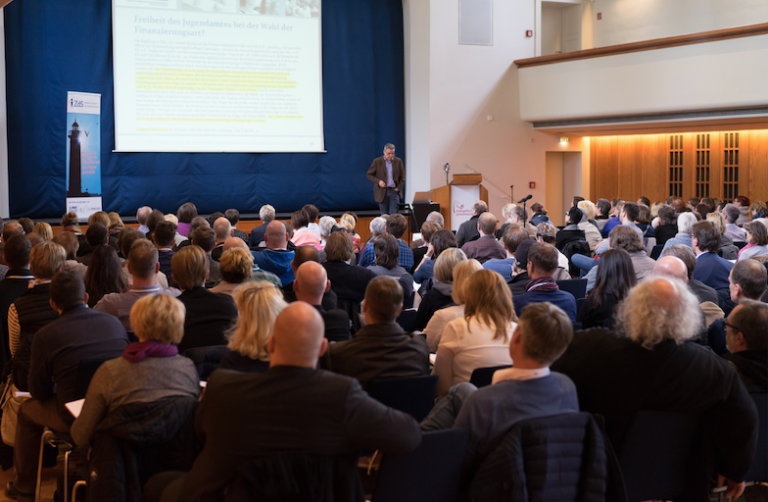 Webinar: FASD verstehen und handeln statt nur reagieren Wie Fachkräfte in der Jugendhilfe mit FASD souveräner umgehen können