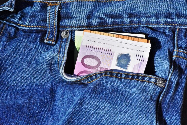 Geld in Hosentasche